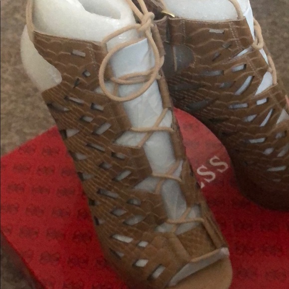 Guess - Picture 3 of 6